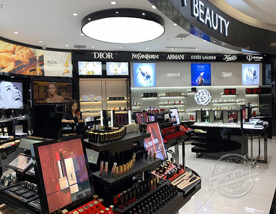 深圳化妝品展示柜采購與化妝品批發(fā)全攻略